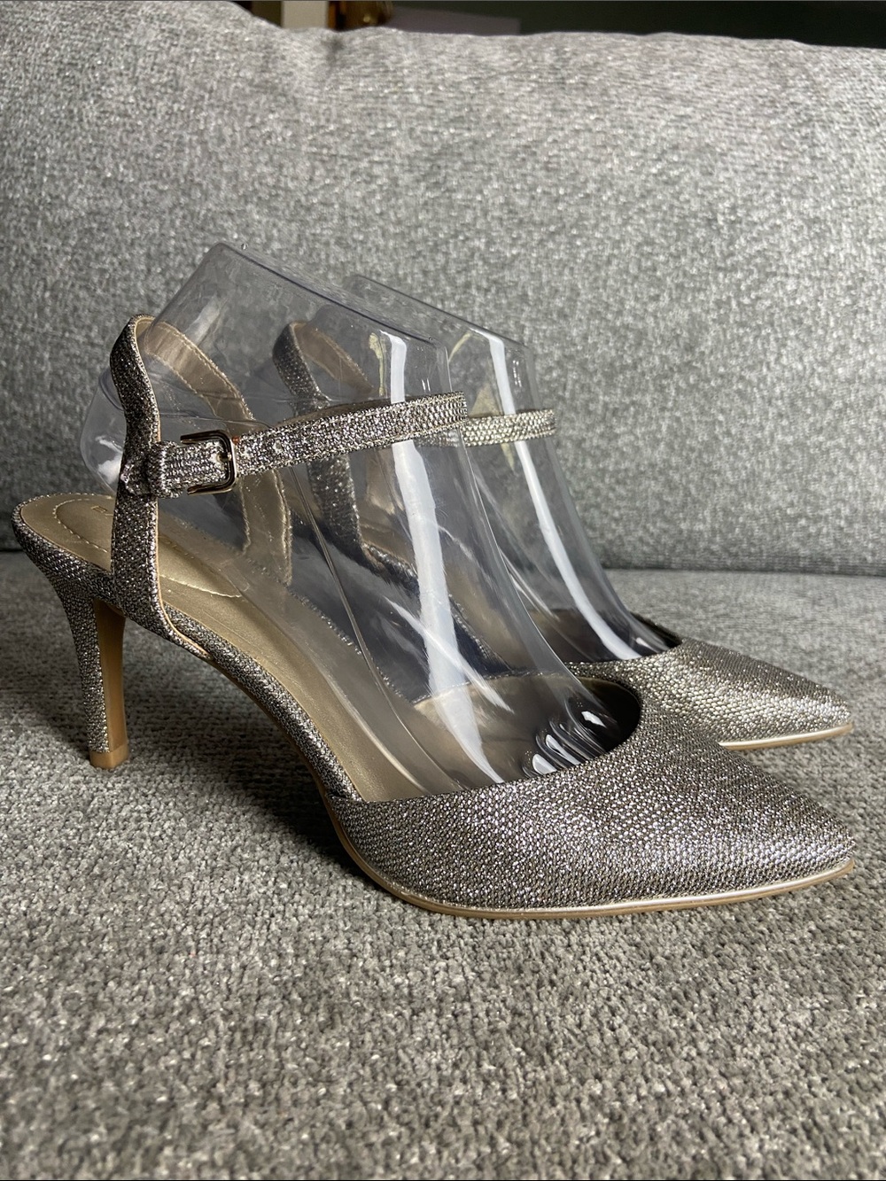 Bandolino Sparkling Champagne Pointed-Toe Slingback Heels size 8.5 M